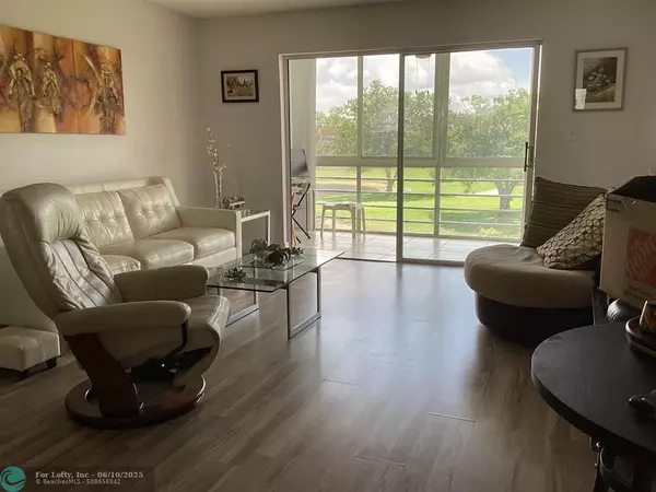 Sunrise, FL 33322,9481 Sunrise Lakes Blvd #303