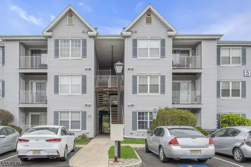 521 Stratford Pl, Bridgewater Twp., NJ 08805