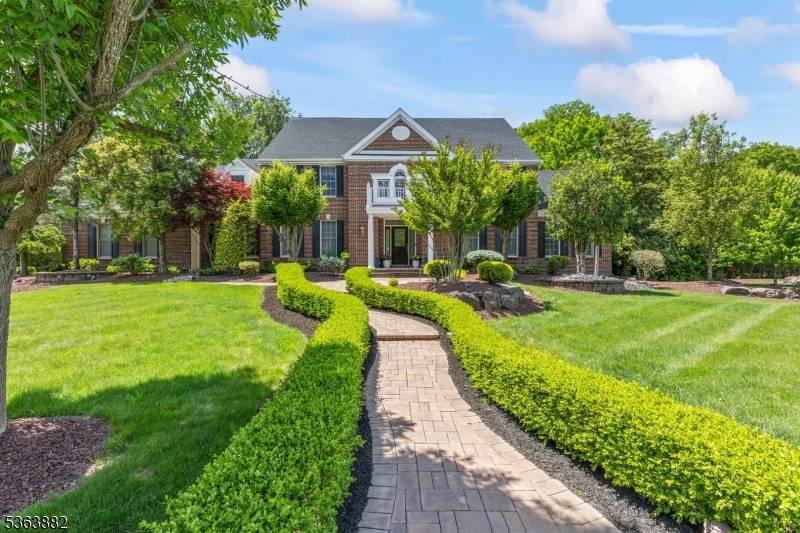16 Huxley Ct, Marlboro Twp., NJ 07746