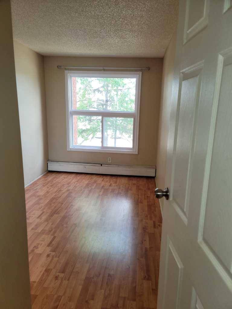 Calgary, AB T2A 1H1,1712 38 ST Southeast #209