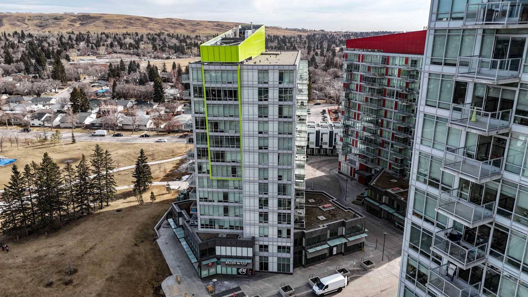 Calgary, AB T2L 2L8,30 Brentwood Common NW #508