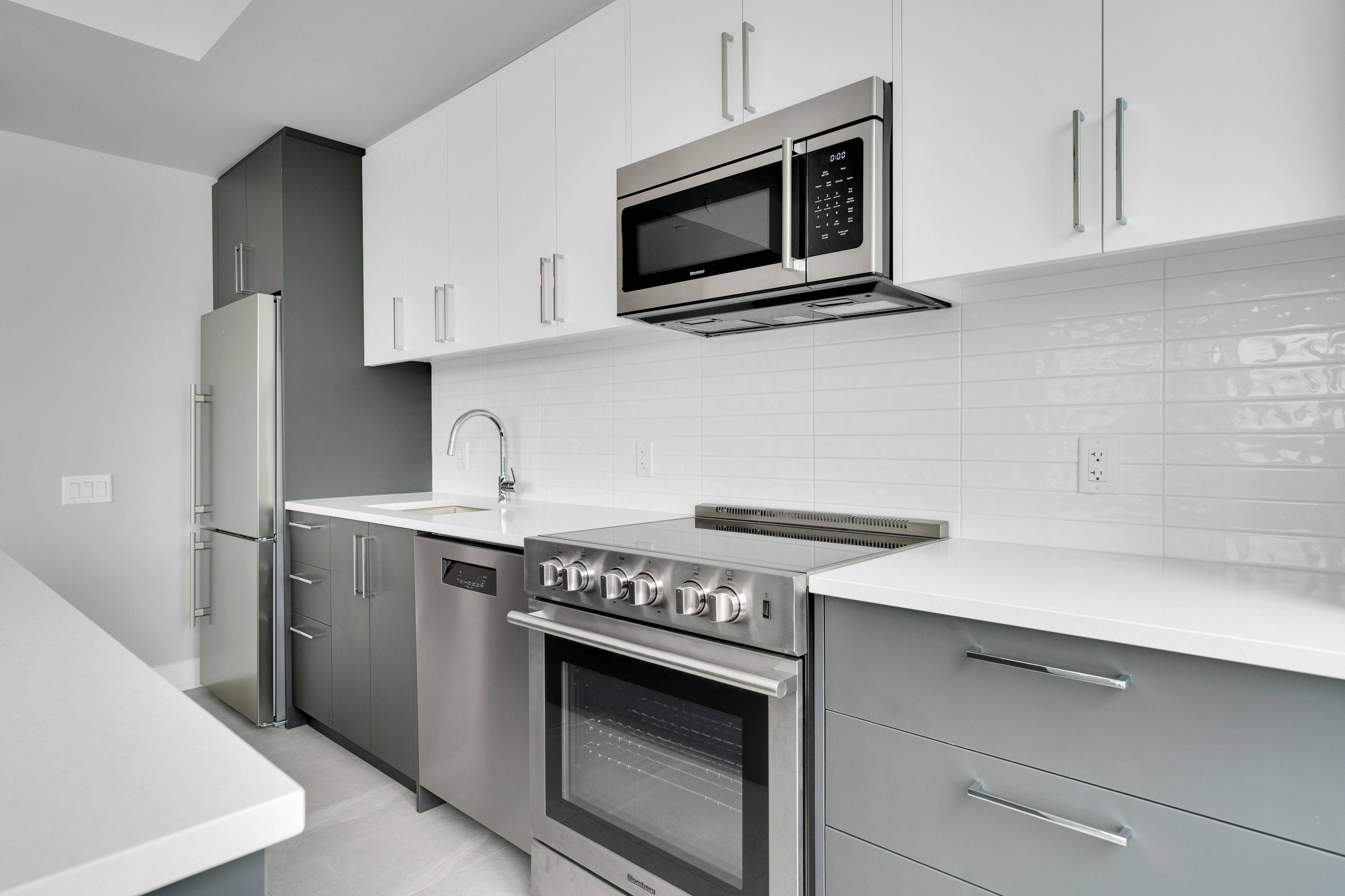 664 Spadina AVE #212, Toronto C01, ON M5S 2H7