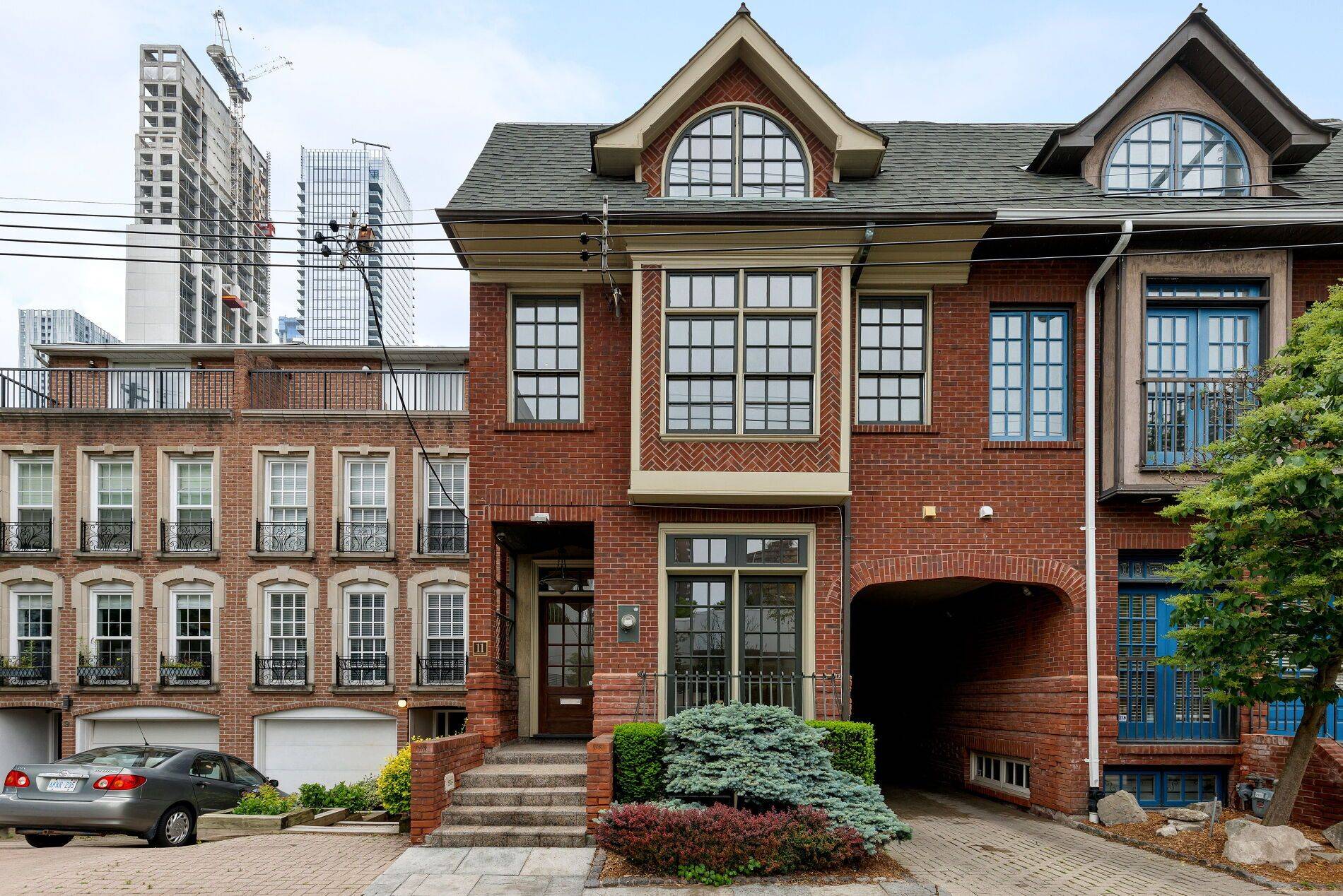 11 Berryman ST, Toronto C02, ON M5R 1M7