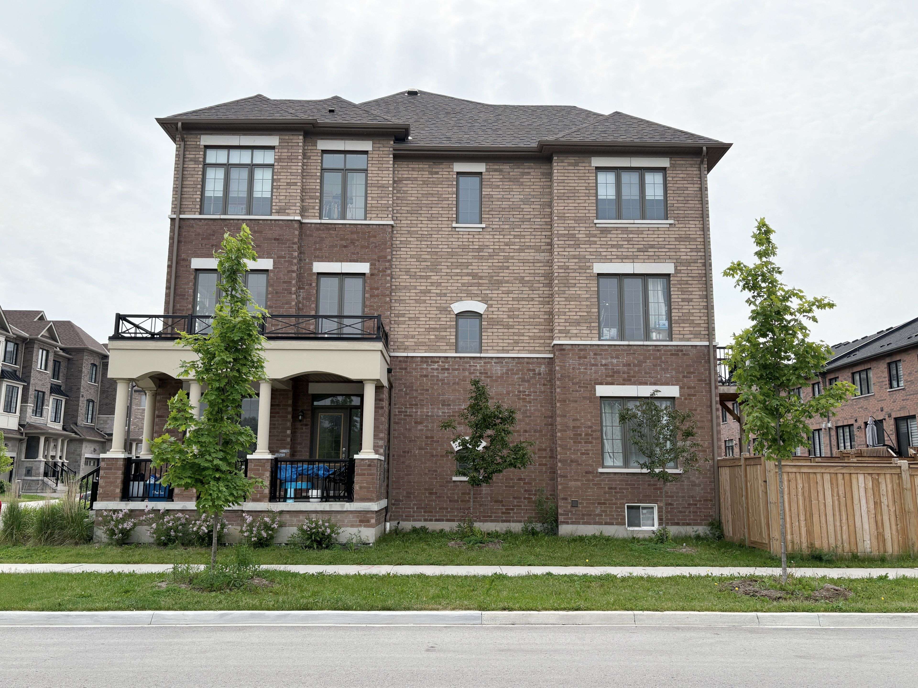 Whitby, ON L1P 0K2,2 Hallmark WAY
