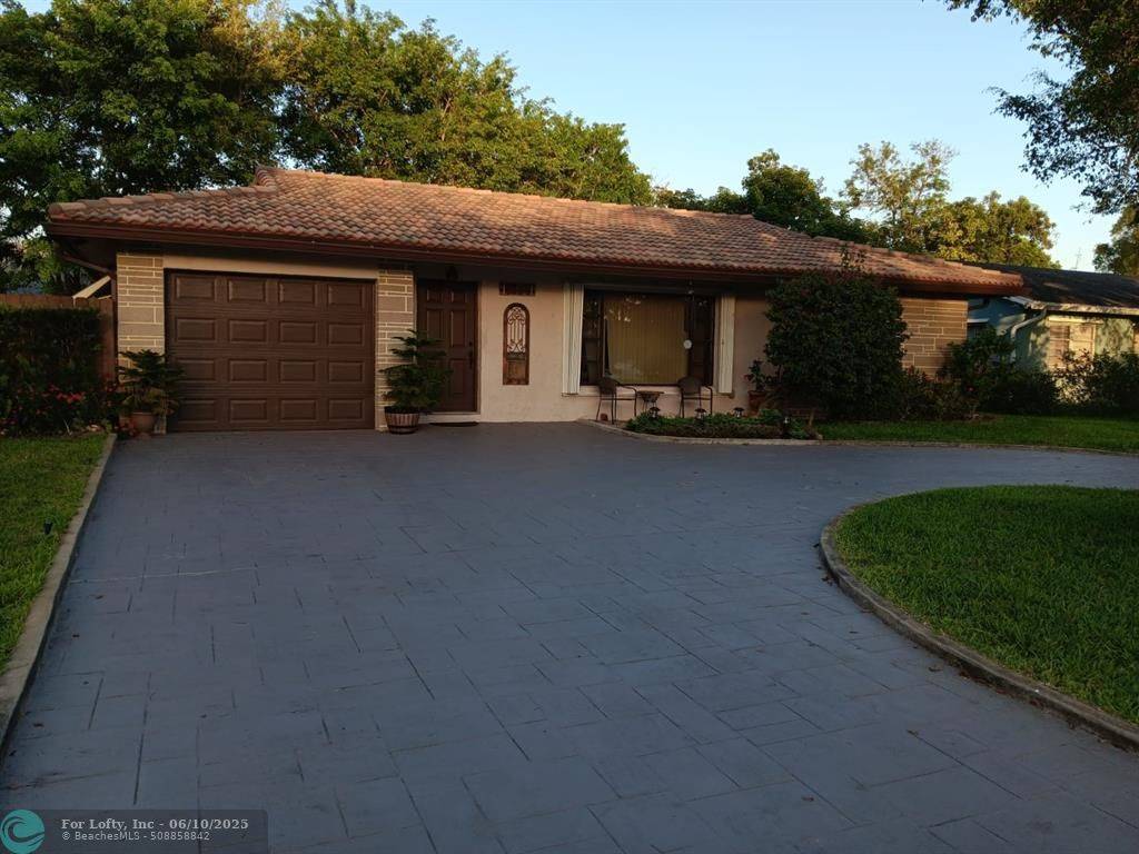 8204 NW 100th Ter, Tamarac, FL 33321