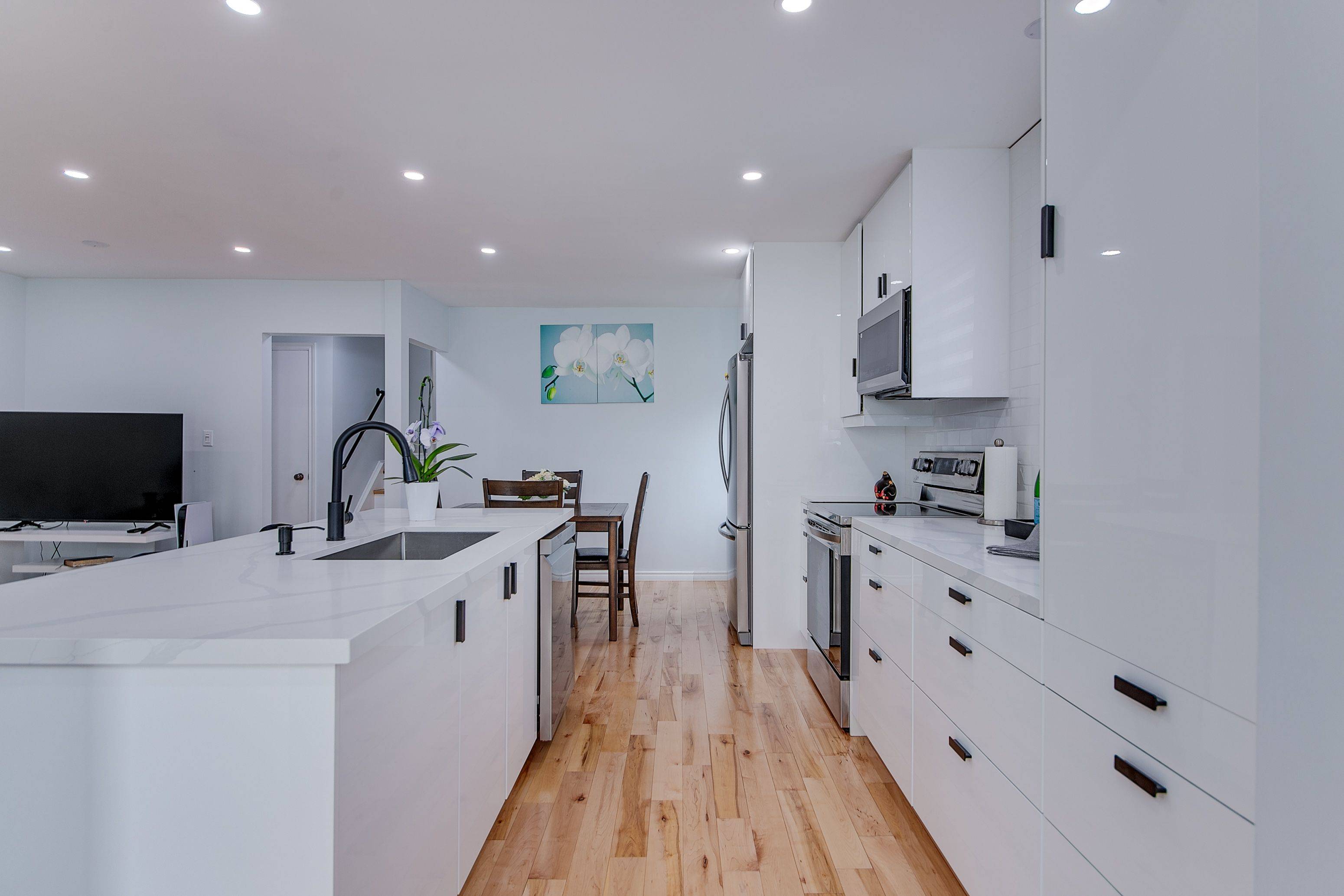 New Tecumseth, ON L0G 1W0,68 Adeline AVE