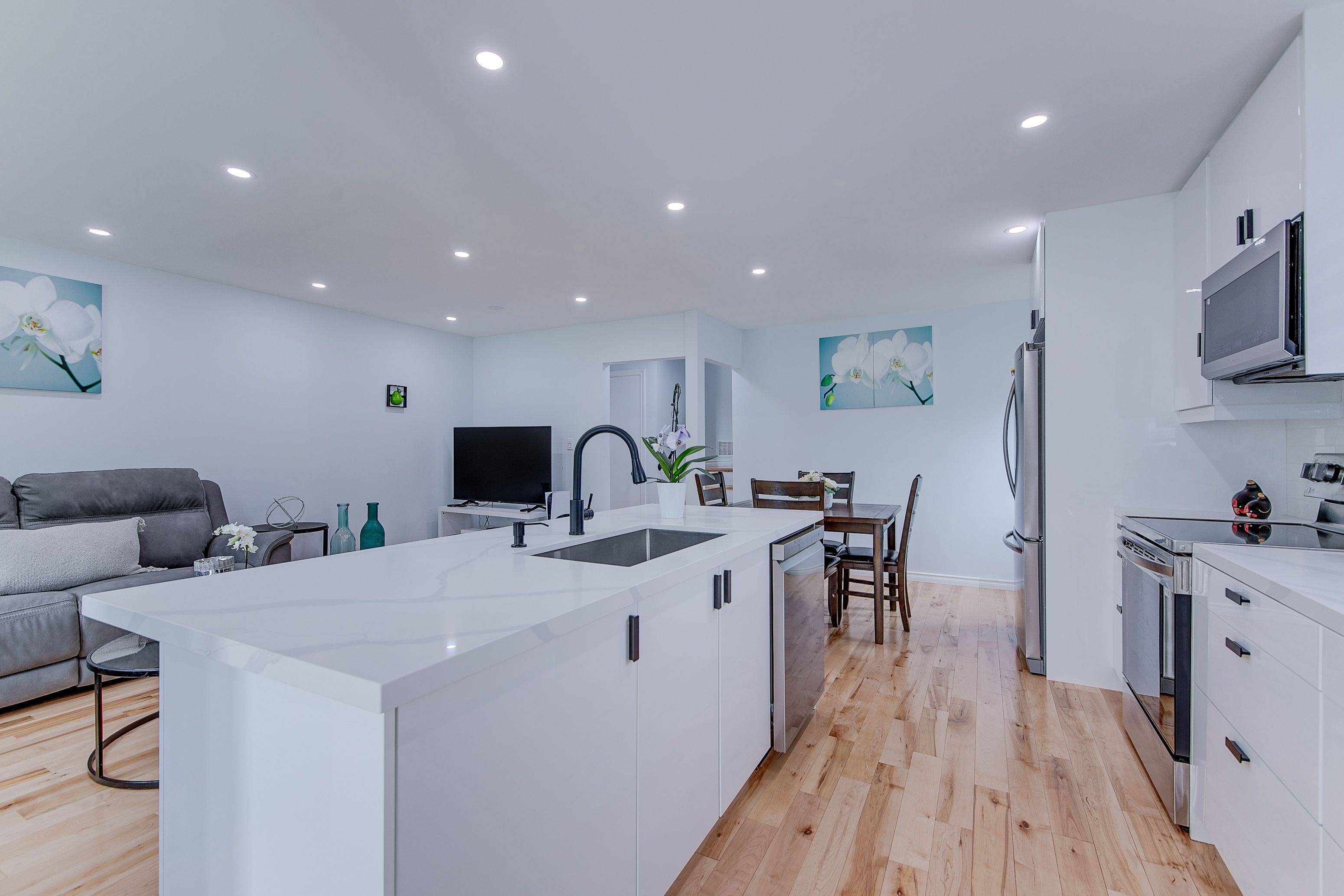 New Tecumseth, ON L0G 1W0,68 Adeline AVE