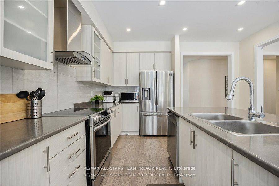Georgina, ON L4P 0H8,83 Kingknoll CRES