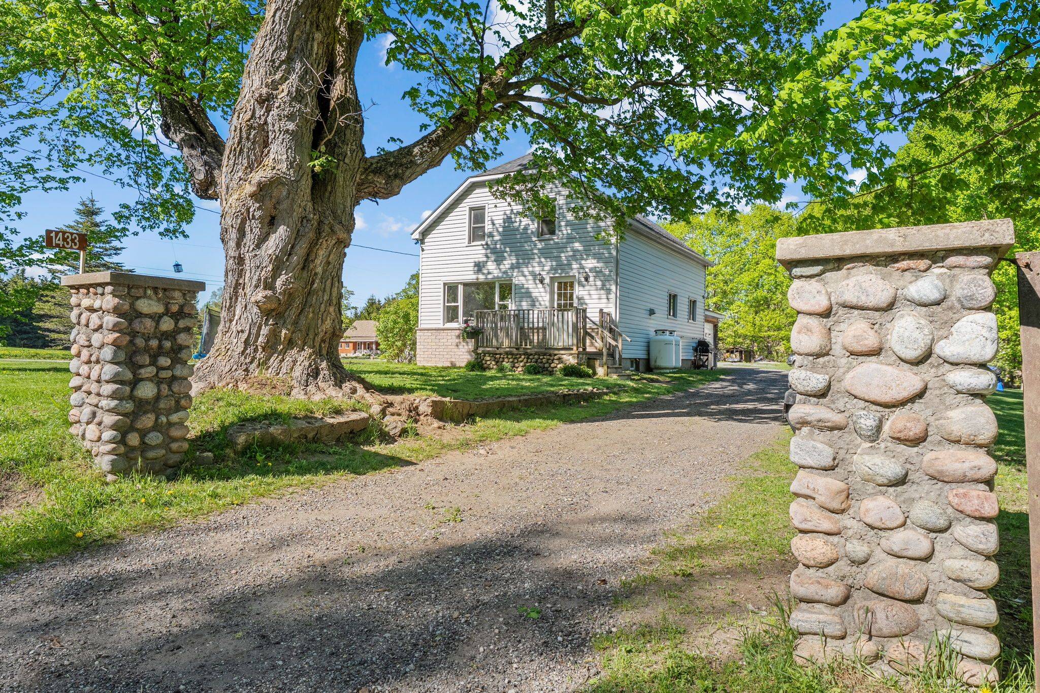 1433 Methodist Point RD, Tiny, ON L9M 0S6