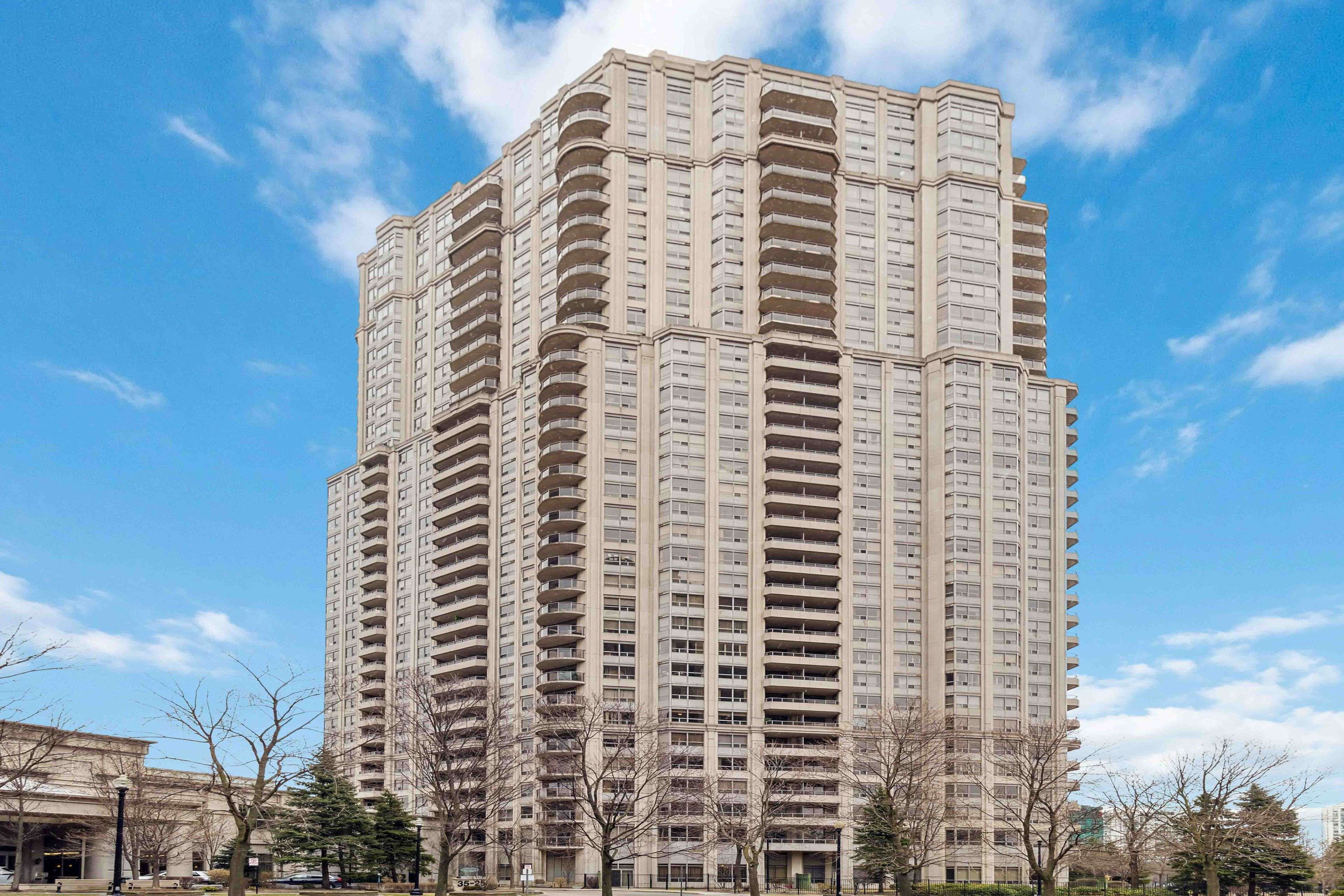 Mississauga, ON L5R 4B1,25 Kingsbridge Garden CIR #616