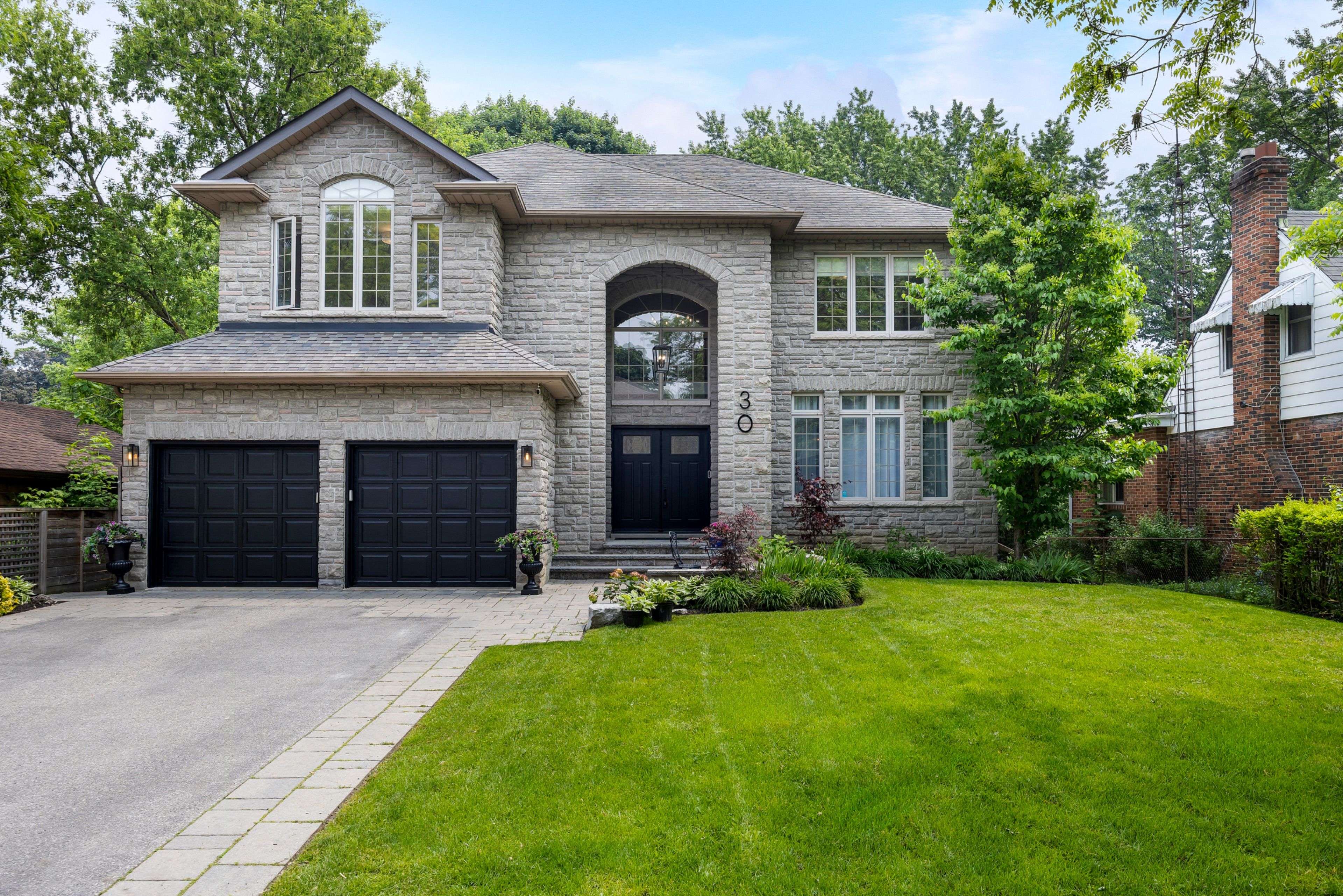 30 Nottingham DR, Toronto W08, ON M9A 2W5
