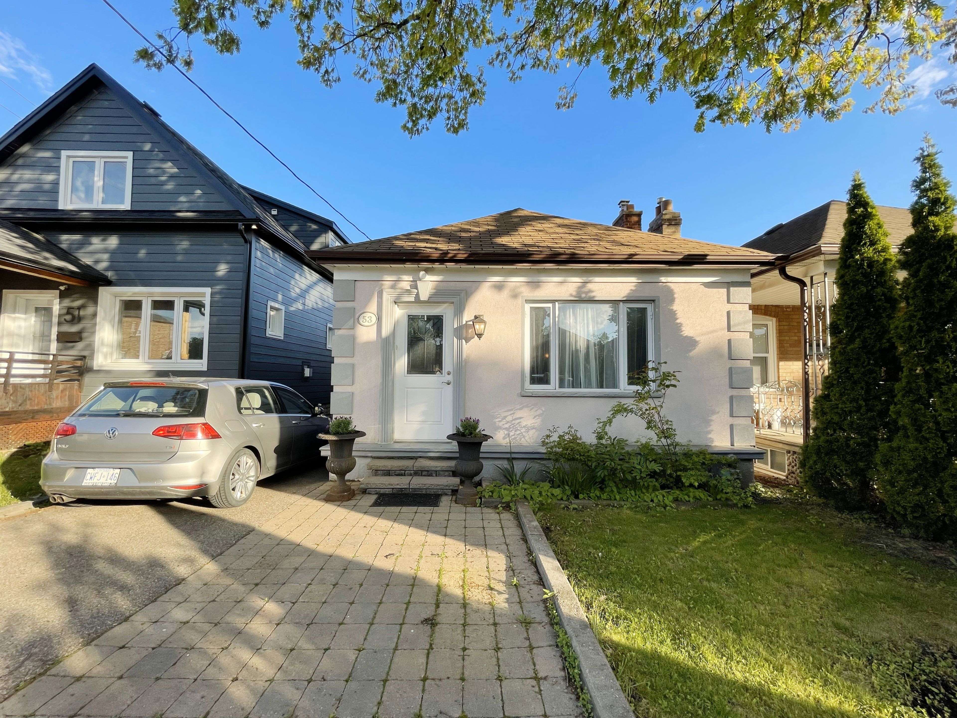 53 Bowie AVE, Toronto W04, ON M6E 2P4
