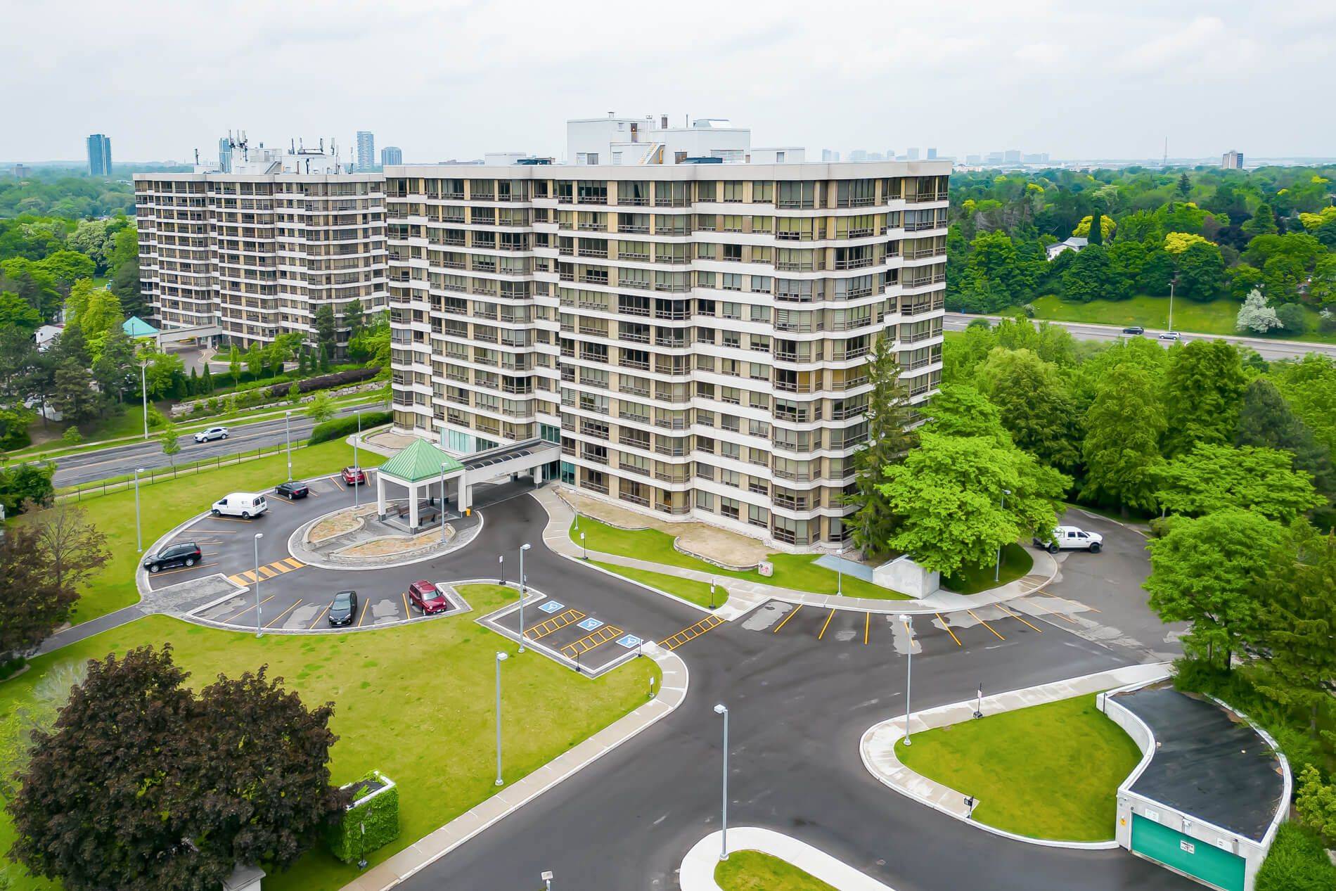 Brampton, ON L6Y 3V2,320 Mill ST S #1007