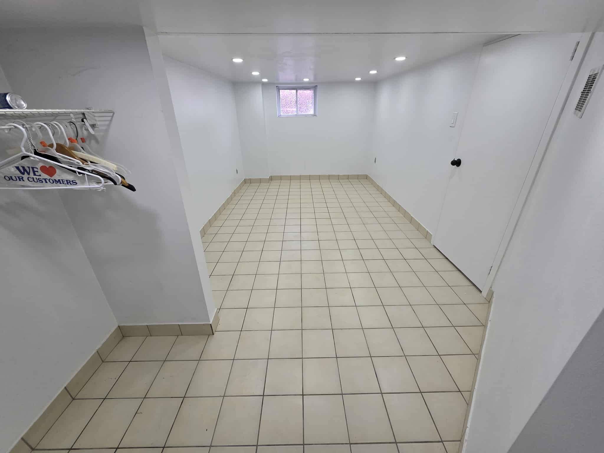Mississauga, ON L5E 1B3,931 Gardner AVE