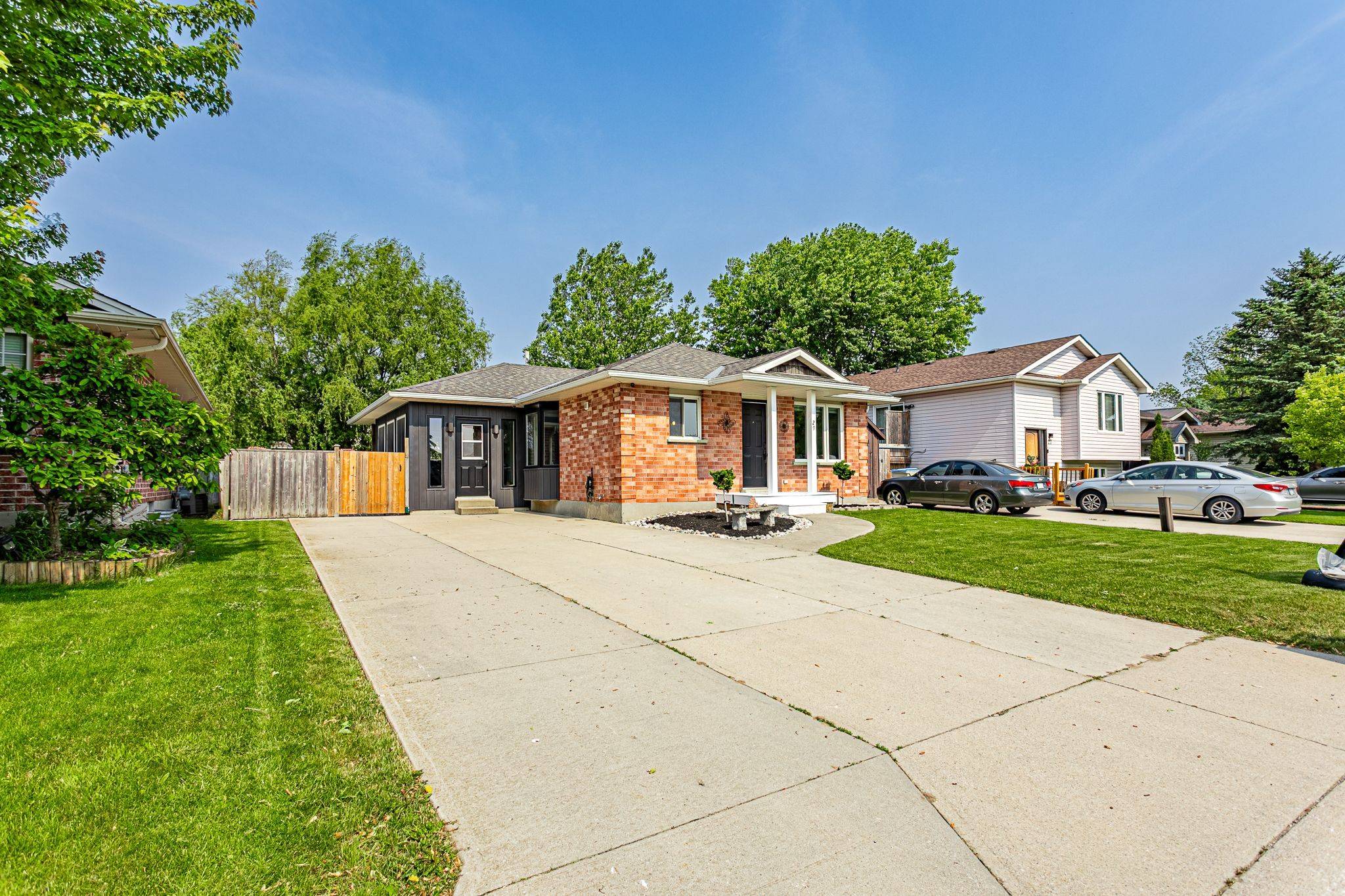 North Middlesex, ON N0M 1A0,29 Robin ST