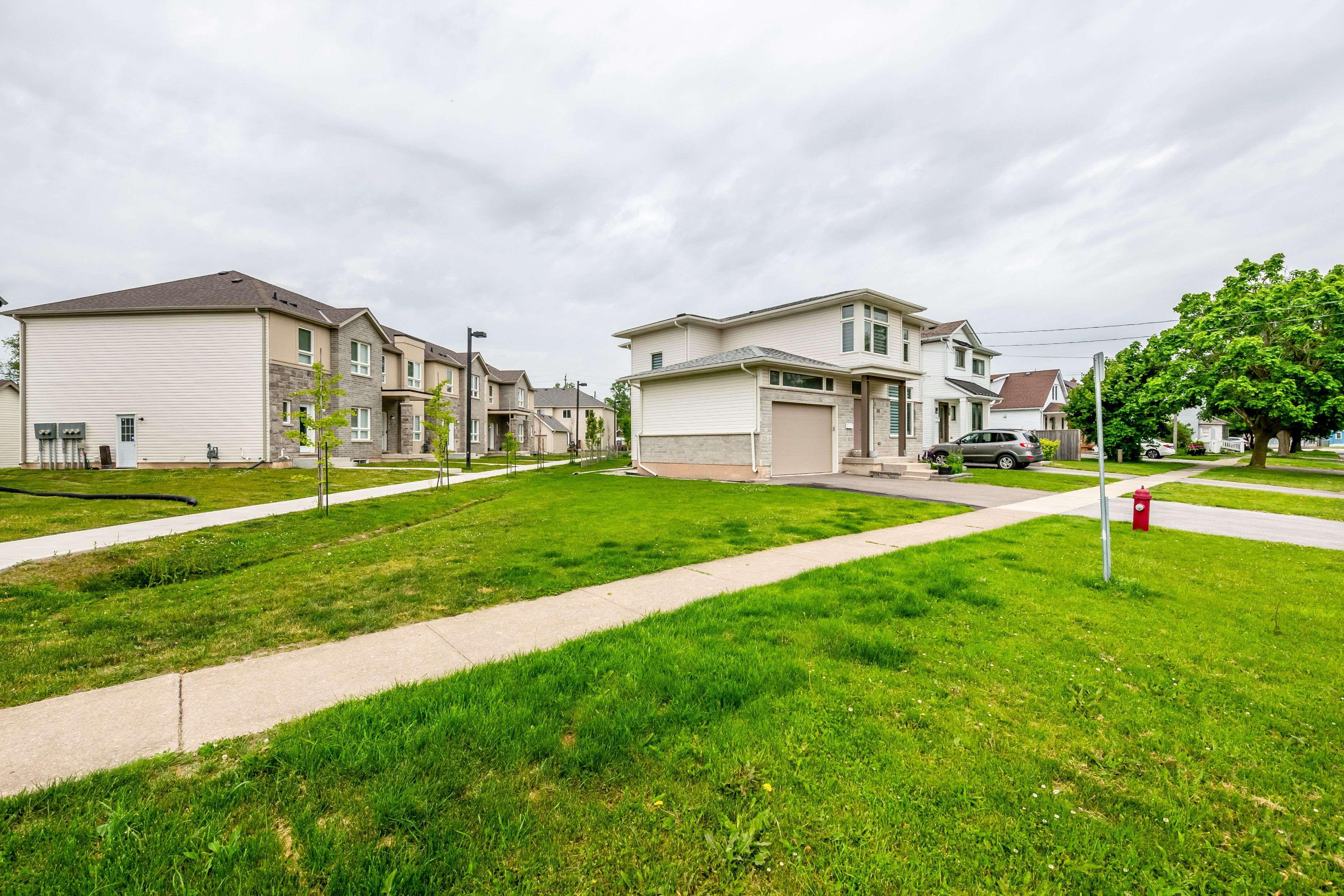 Welland, ON L3C 5N2,54 St George ST