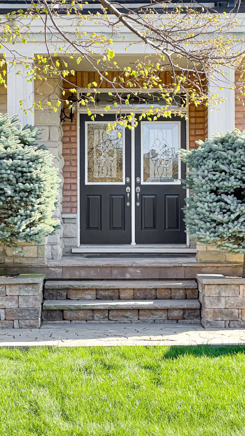 Hamilton, ON L8E 6E5,40 Delrosa WAY
