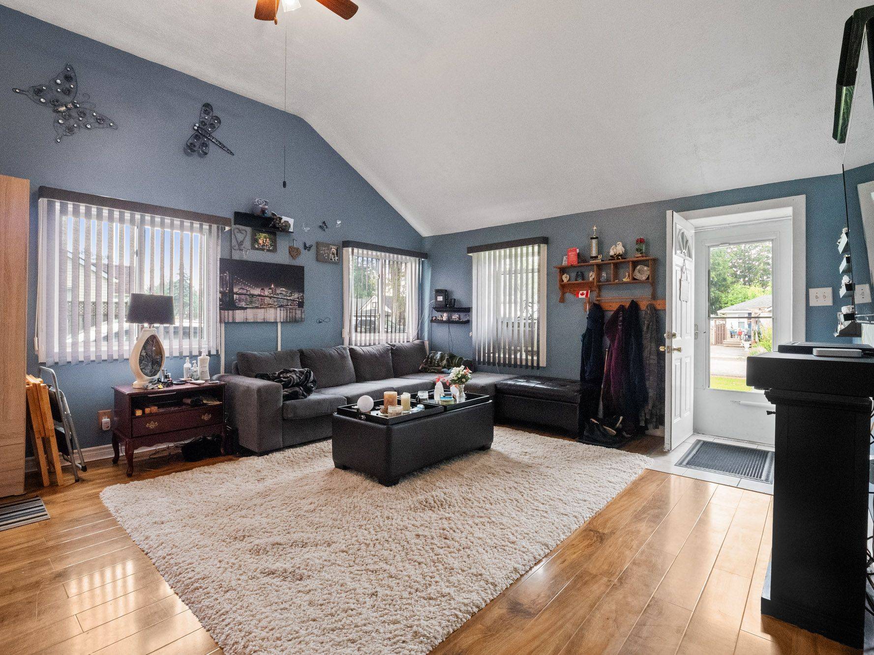 Fort Erie, ON L0S 1B0,3852 Brunswick AVE