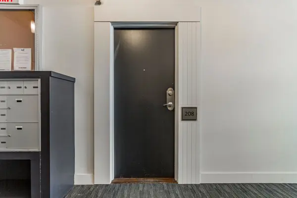 915 King ST W #208, Toronto C01, ON M6K 3M2