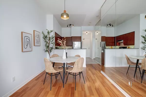 Toronto C04, ON M4R 2J1,481 Rosewell AVE #511