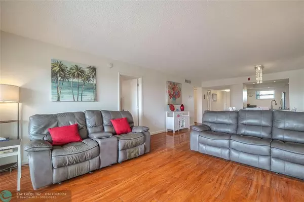 Lauderhill, FL 33319,3930 Inverrary Blvd #703-D