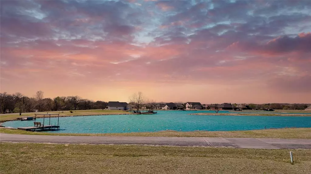3901 Upper Lake Circle, Granbury, TX 76049