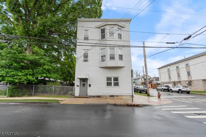 30-32 Geneva St, Elizabeth City, NJ 07206