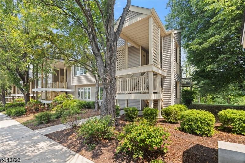57 Augusta Drive, Clinton Twp., NJ 08801