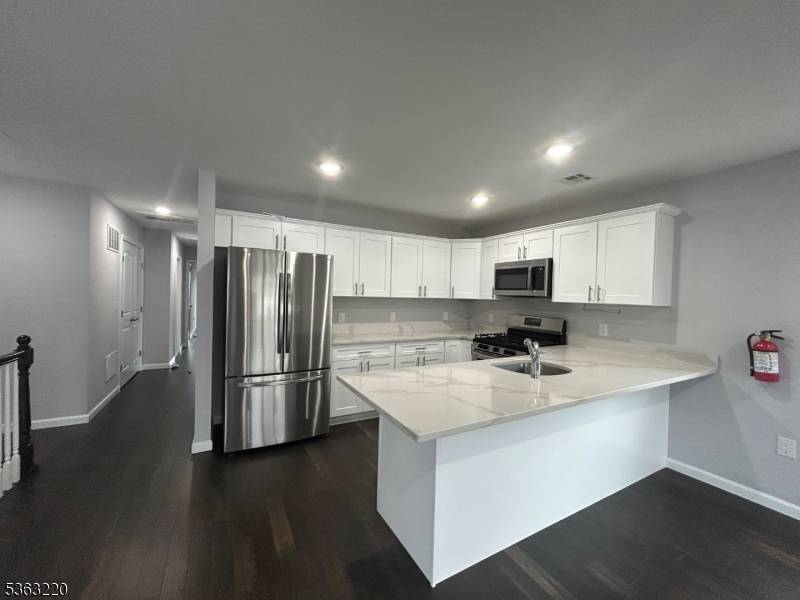 Newark City, NJ 07103,420 S 10Th St