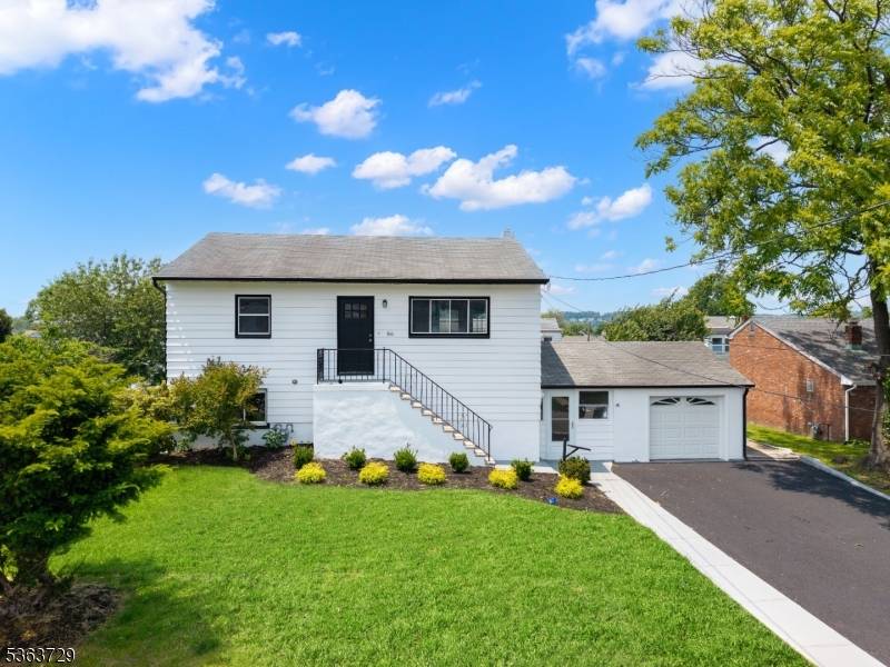 86 Mount Pleasant Ave, Woodland Park, NJ 07424