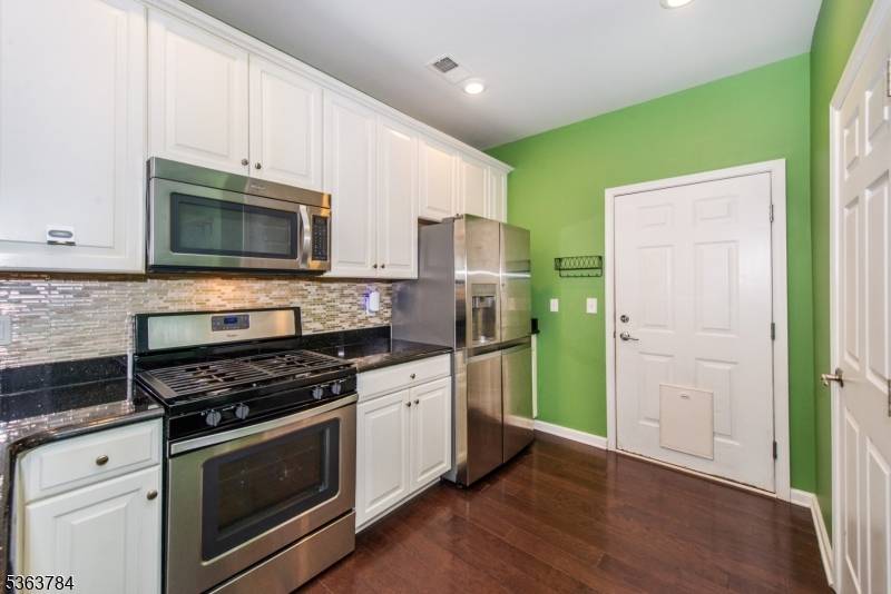 Wood-ridge Boro, NJ 07075,129 Eisenhower Ln #2109