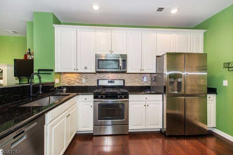 Wood-ridge Boro, NJ 07075,129 Eisenhower Ln #2109