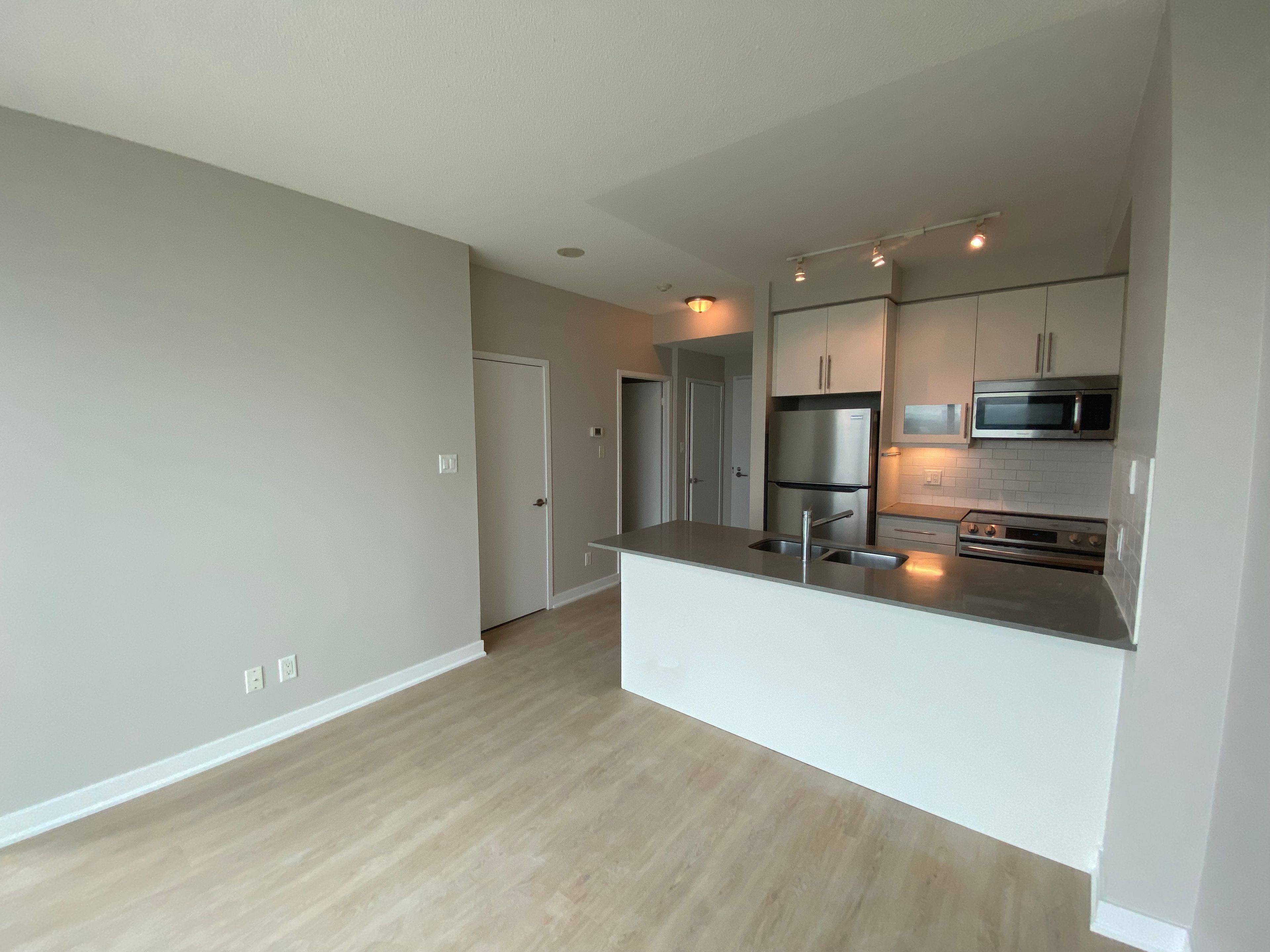 Toronto C01, ON M6J 0A5,1171 Queen ST W #1303