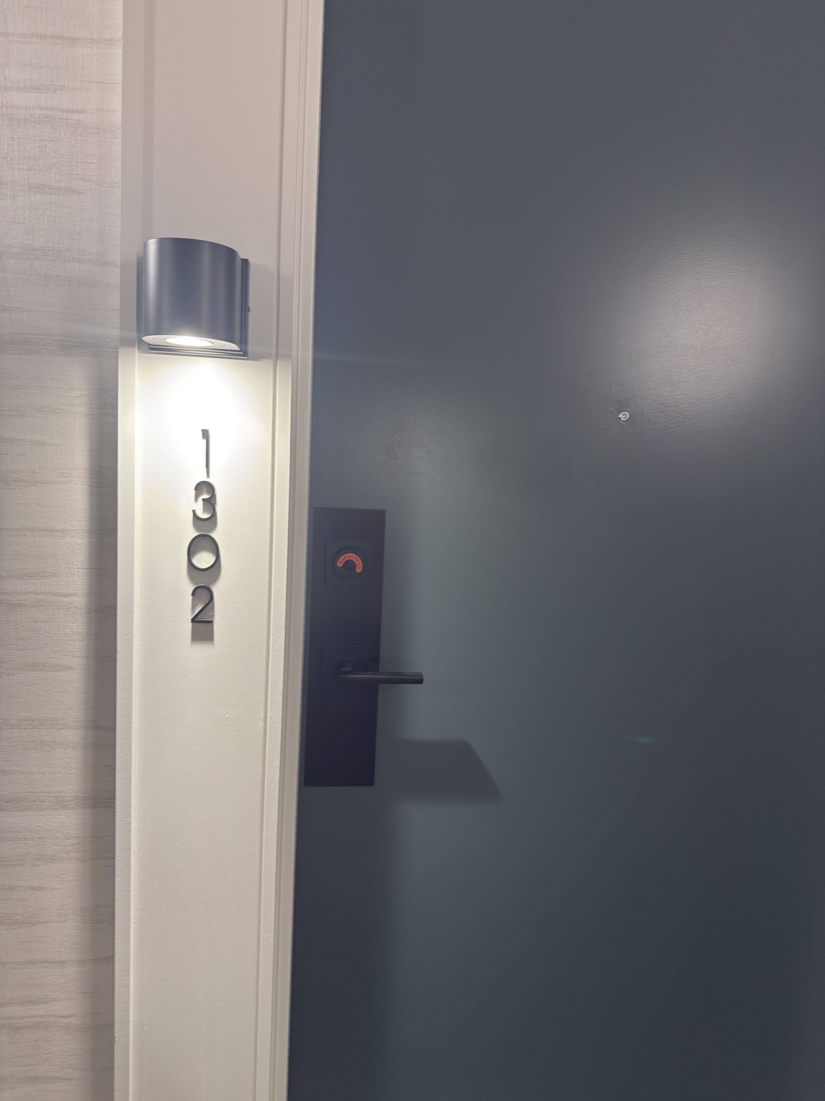 18 Holmes AVE #1302, Toronto C14, ON M2N 0E1