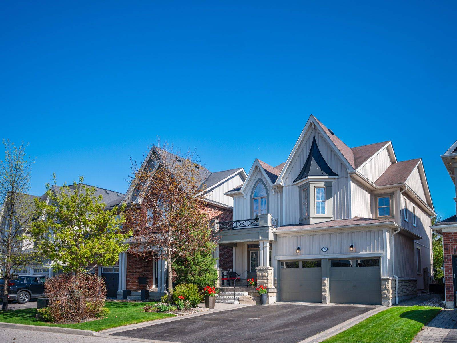Whitby, ON L1M 0G9,6 Jarrow CRES