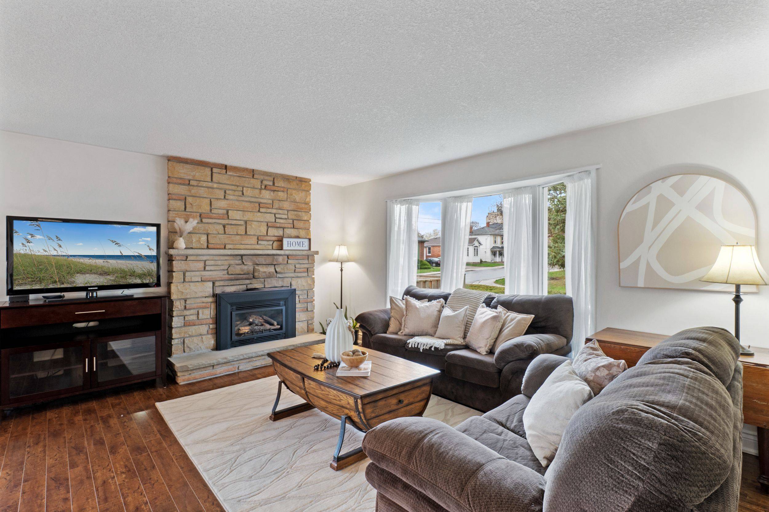 Clarington, ON L1C 2R9,11 Ontario ST