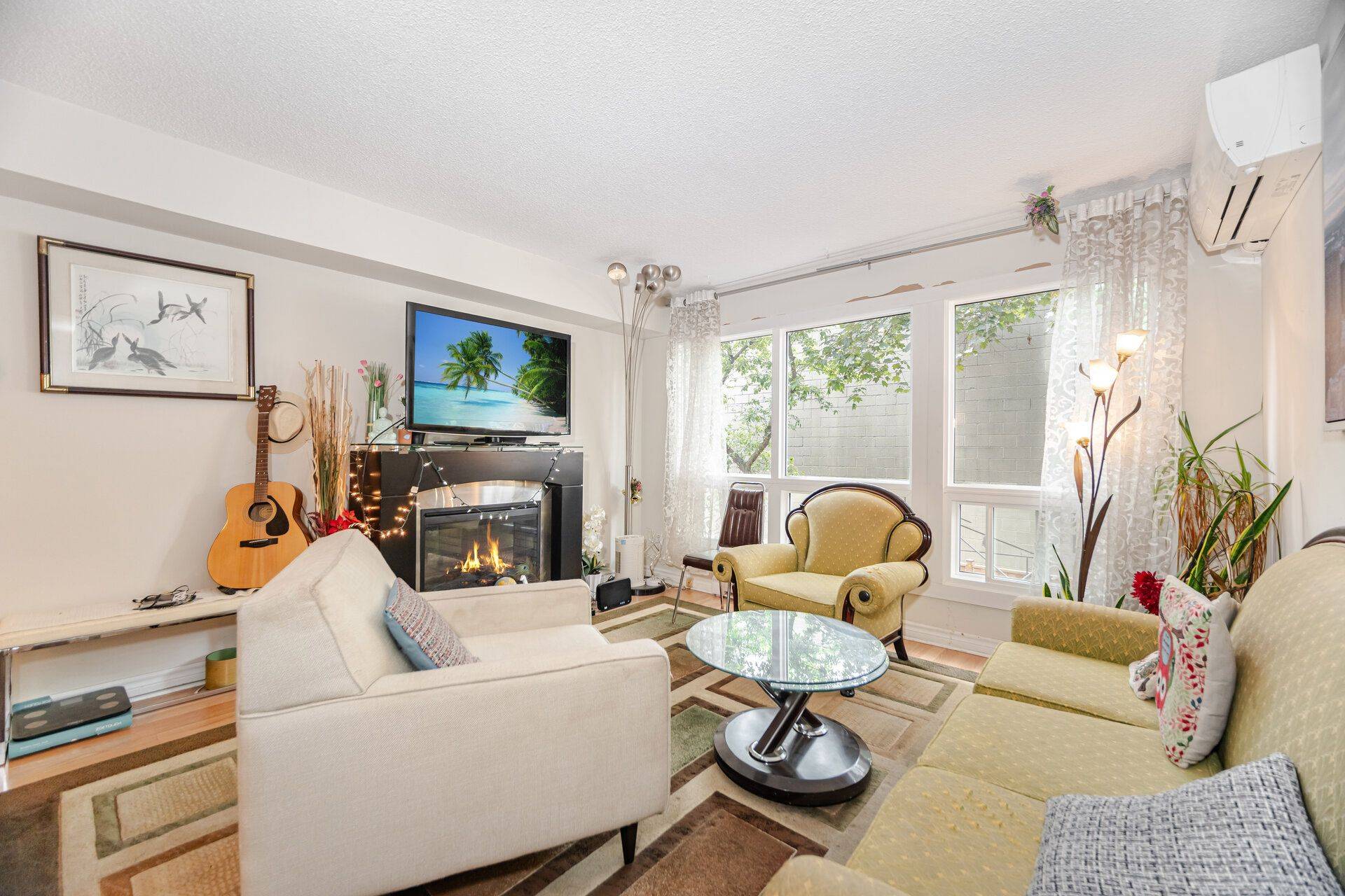 Toronto E01, ON M4M 3H4,1209 Queen ST E #39