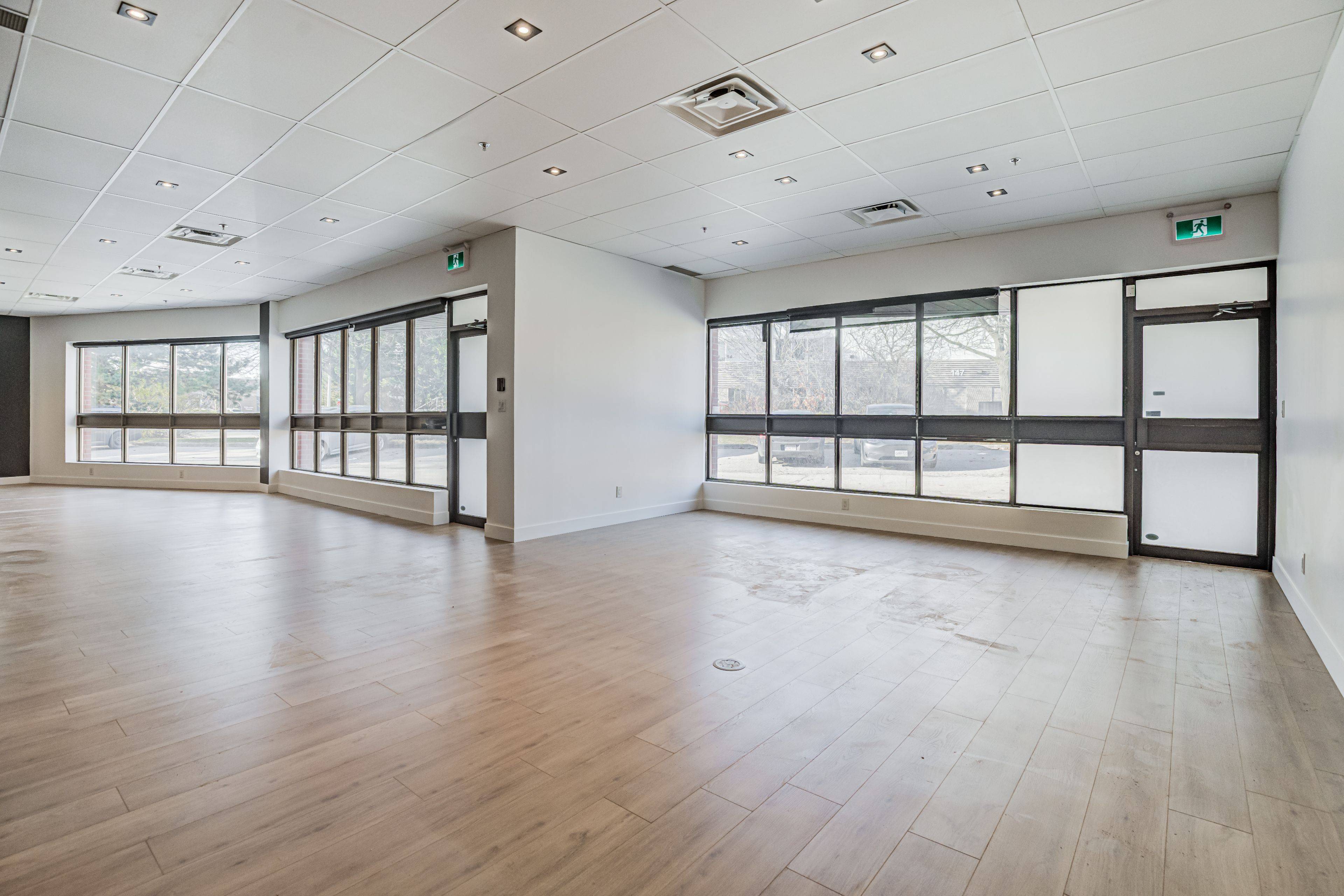 Richmond Hill, ON L4B 1E1,155 West Beaver Creek RD #3,4