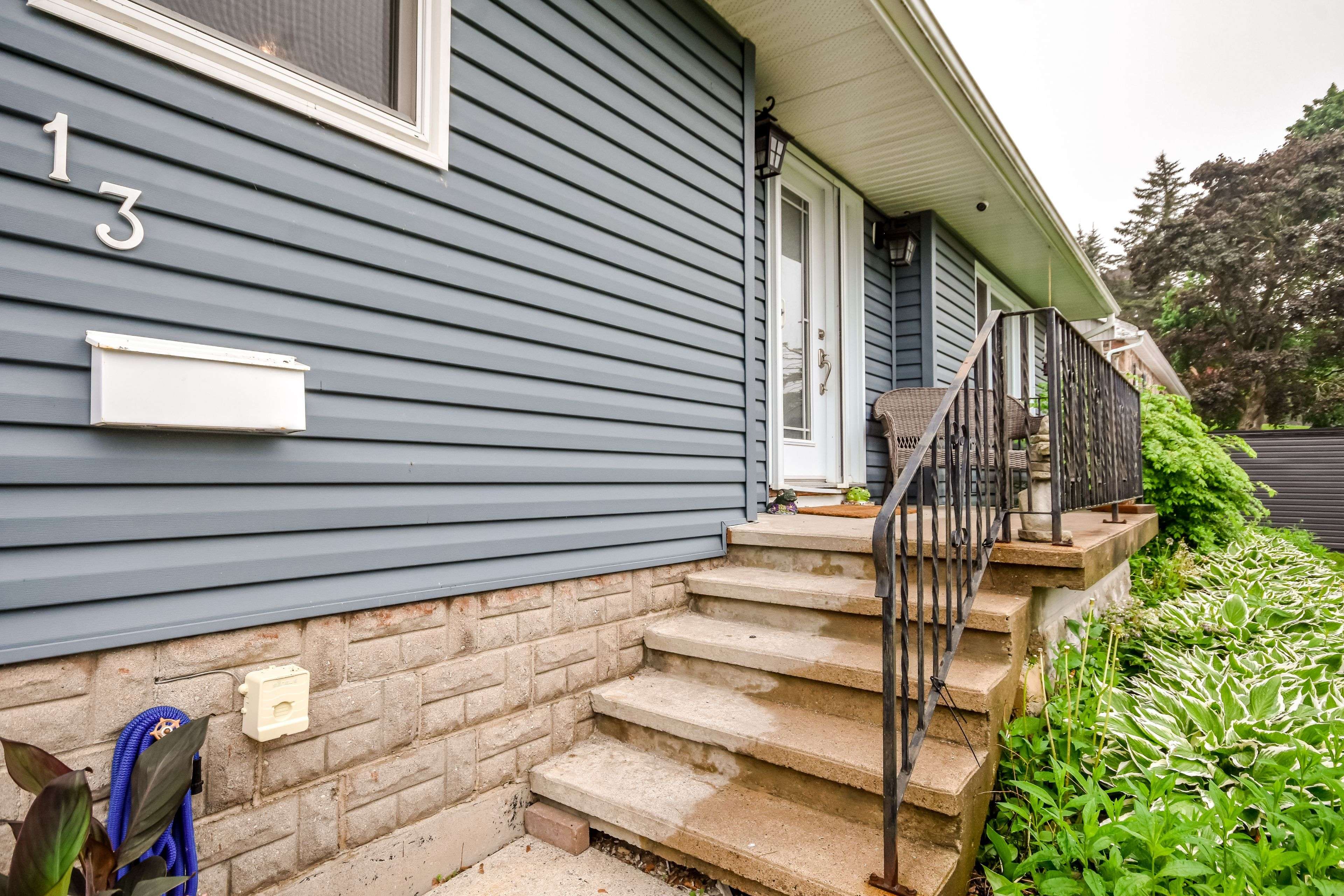Orillia, ON L3V 4M7,13 Fitton HTS