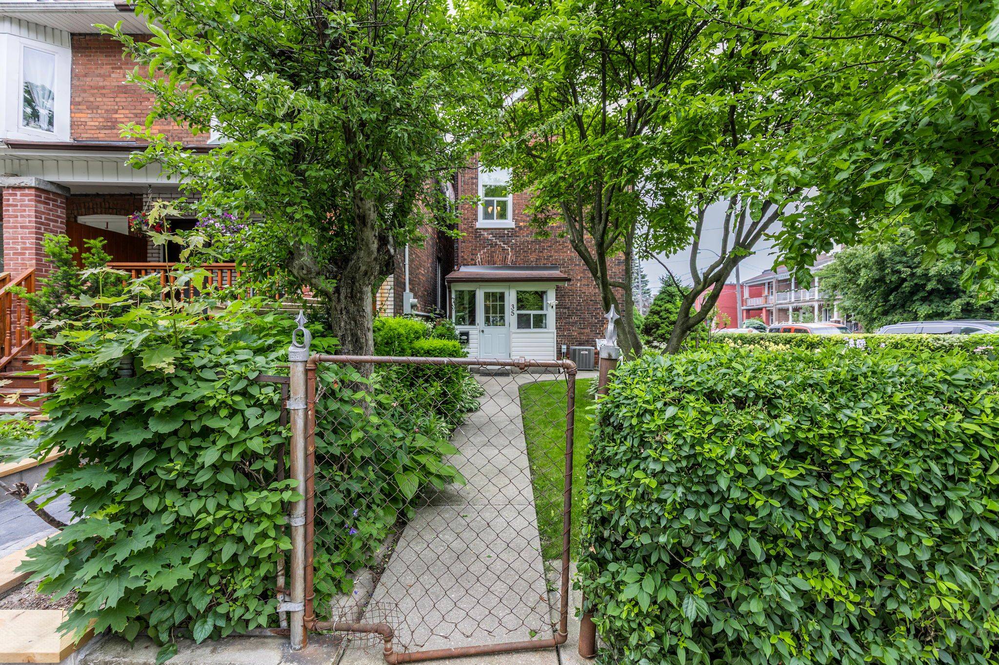 Toronto W02, ON M6P 3T5,35 Edith AVE