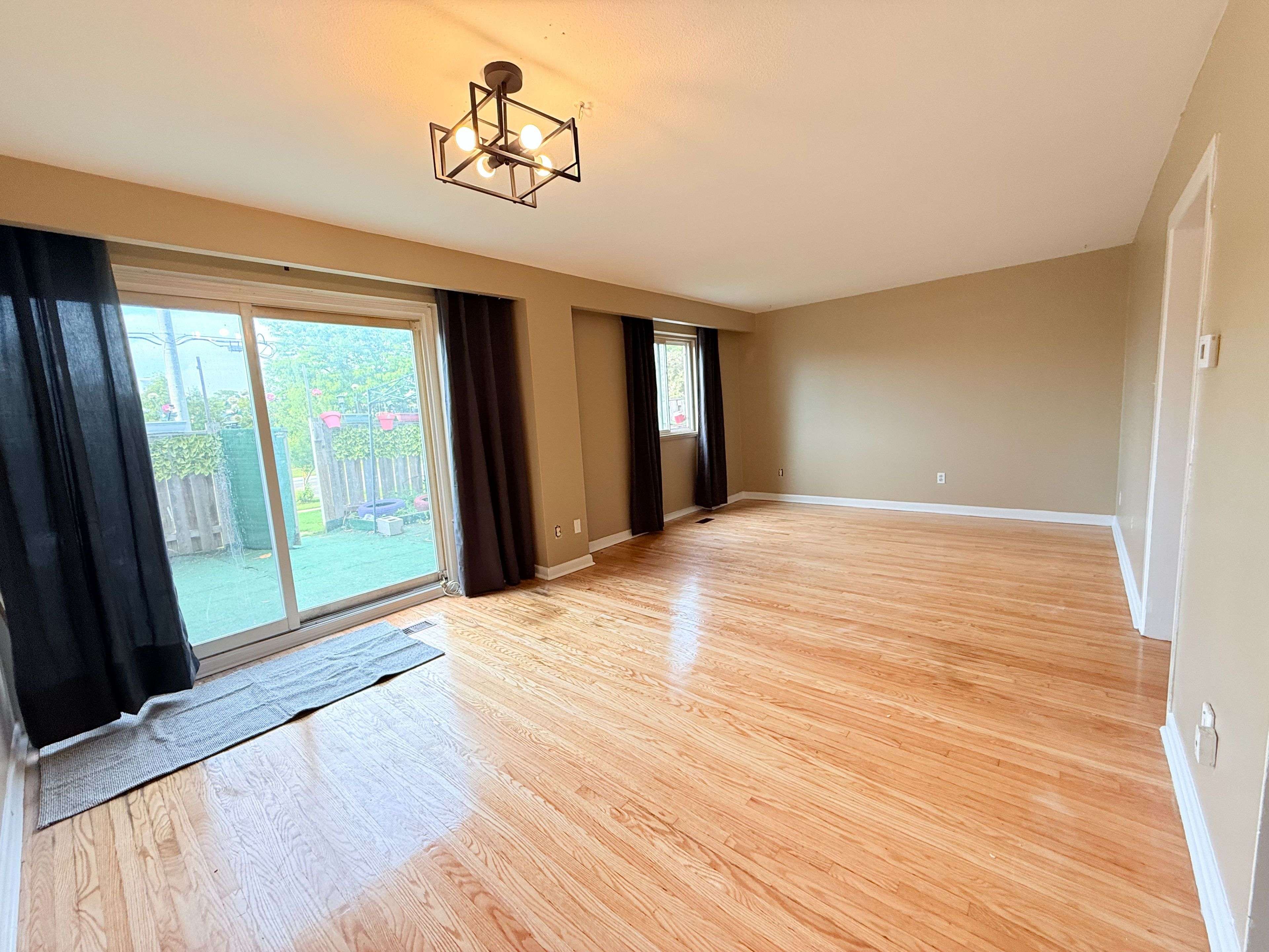 Mississauga, ON L5C 2J8,3308 The Credit Woodlands N/A #15