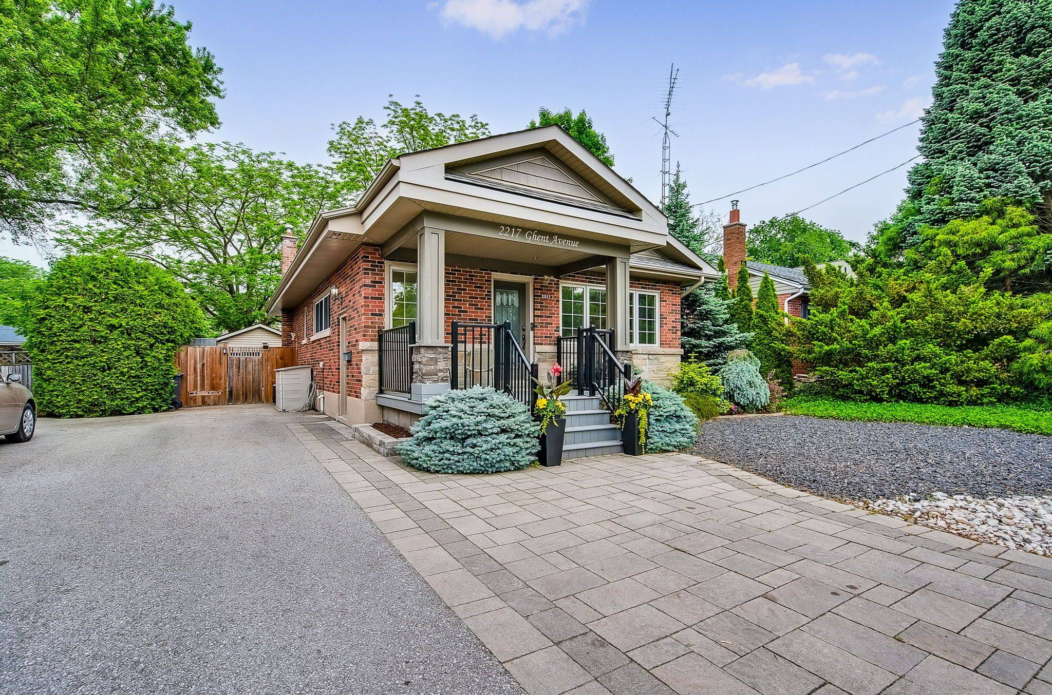 2217 Ghent AVE, Burlington, ON L7R 1Y6