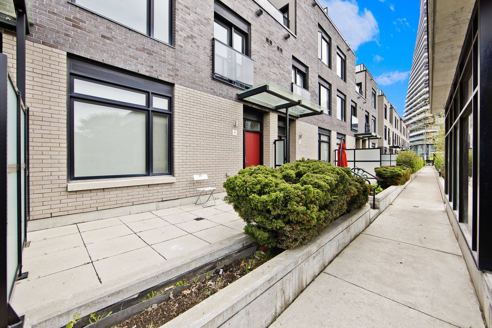 Mississauga, ON L5B 0K2,4020 Parkside Village DR #7
