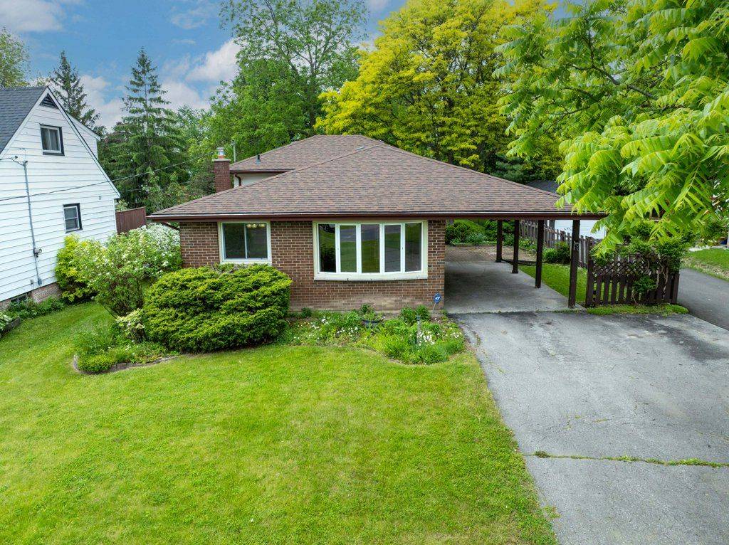 18 Glendale RD, Belleville, ON K8P 4H5