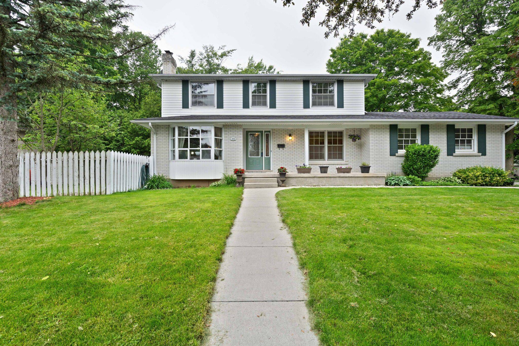 London South, ON N6J 3C9,836 Westbury CRES