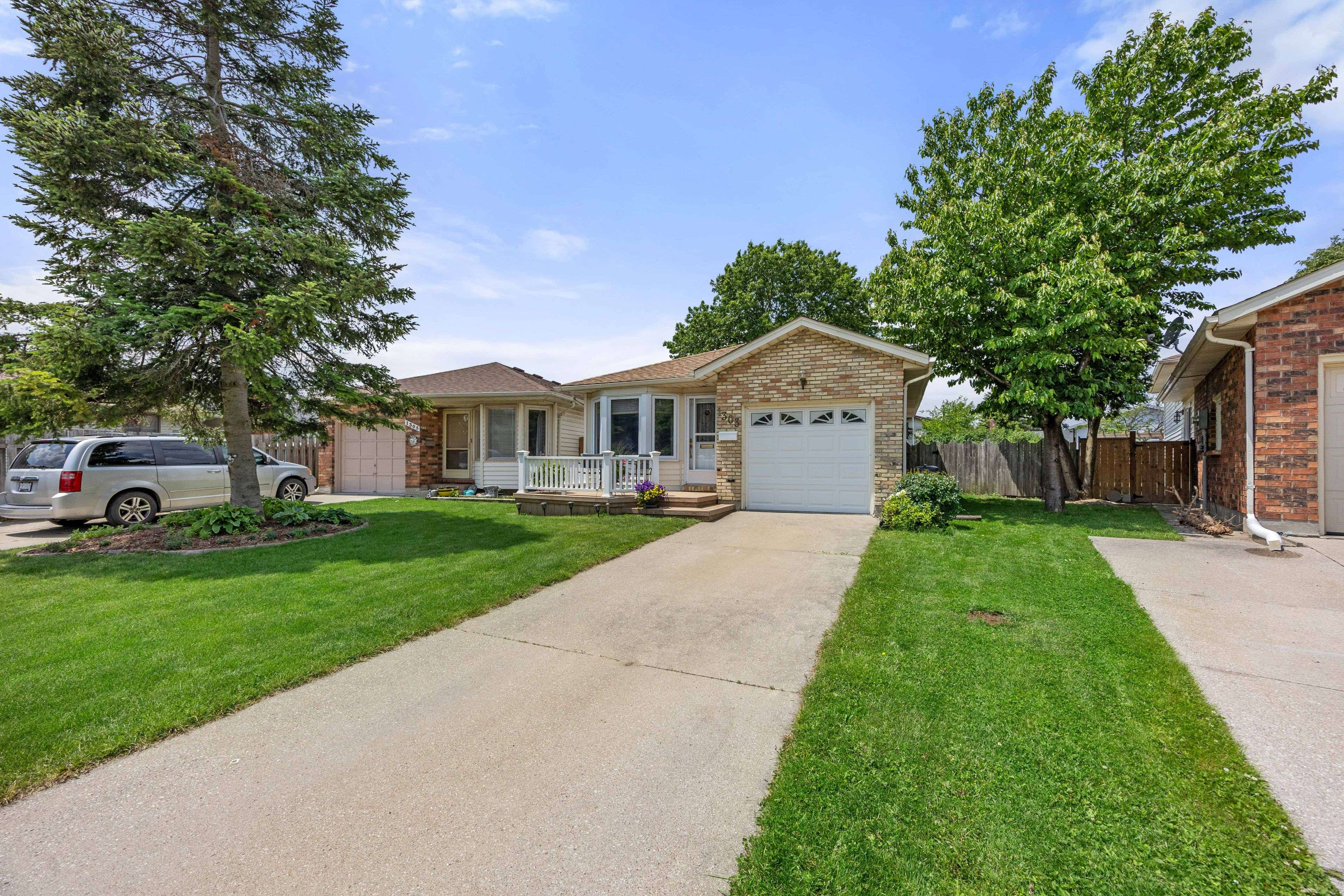 Sarnia, ON N7S 5A8,1303 Thistledown AVE
