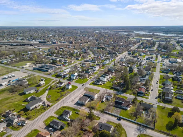 Smiths Falls, ON K7A 4X8,7526 Roger Stevens DR S
