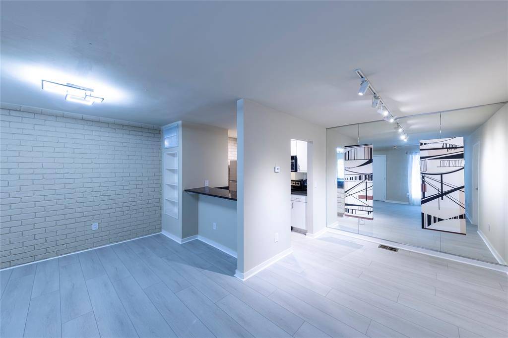 Dallas, TX 75205,4231 Travis Street #31