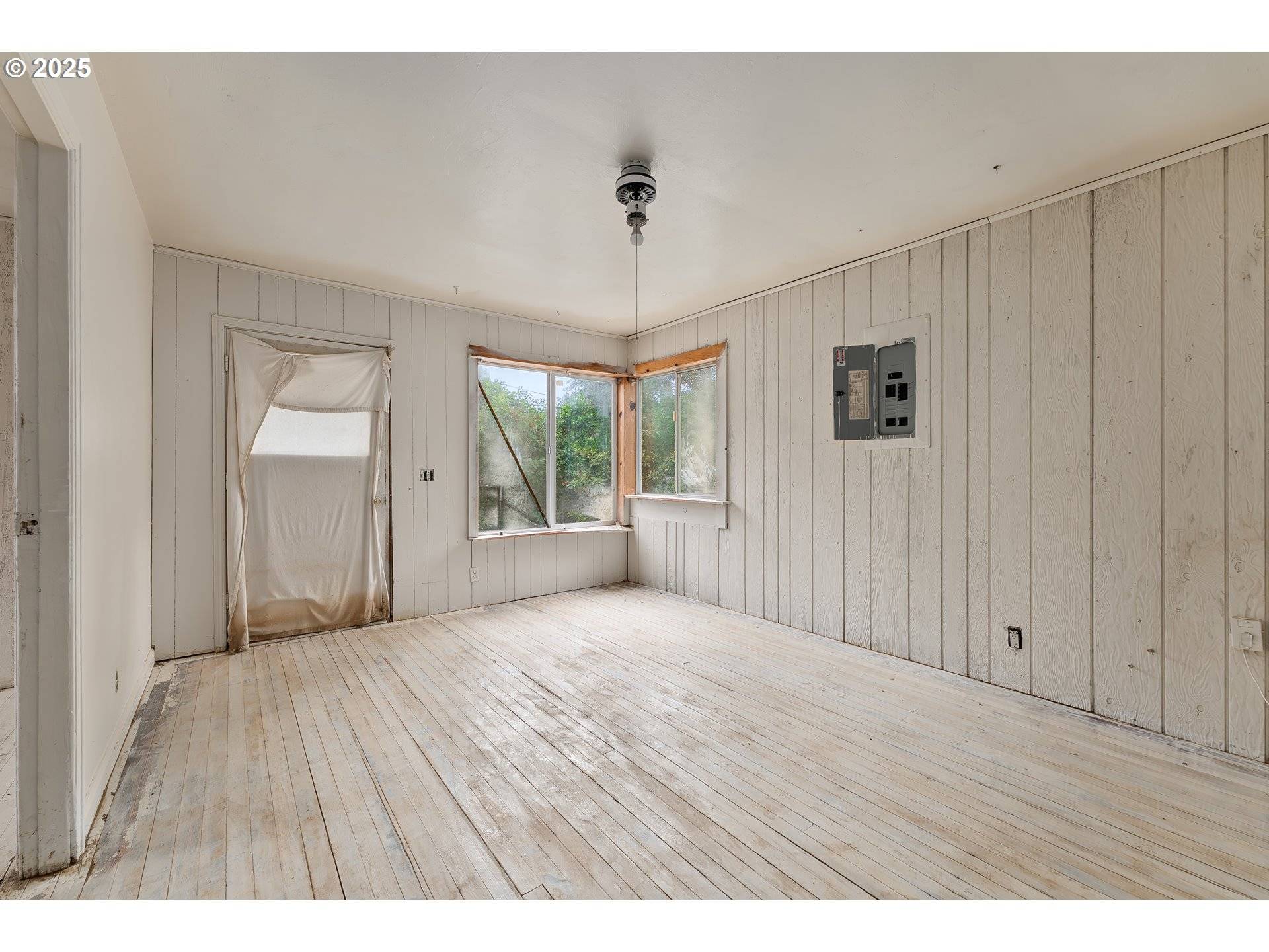 Myrtle Creek, OR 97457,206 NE LAUREL AVE