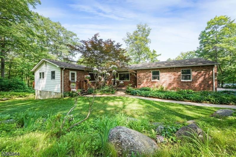 207 Ridge Rd, West Milford Twp., NJ 07480